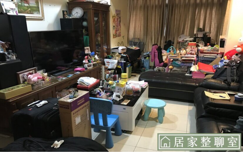 整理案例分享｜小家庭客廳物品的堆積