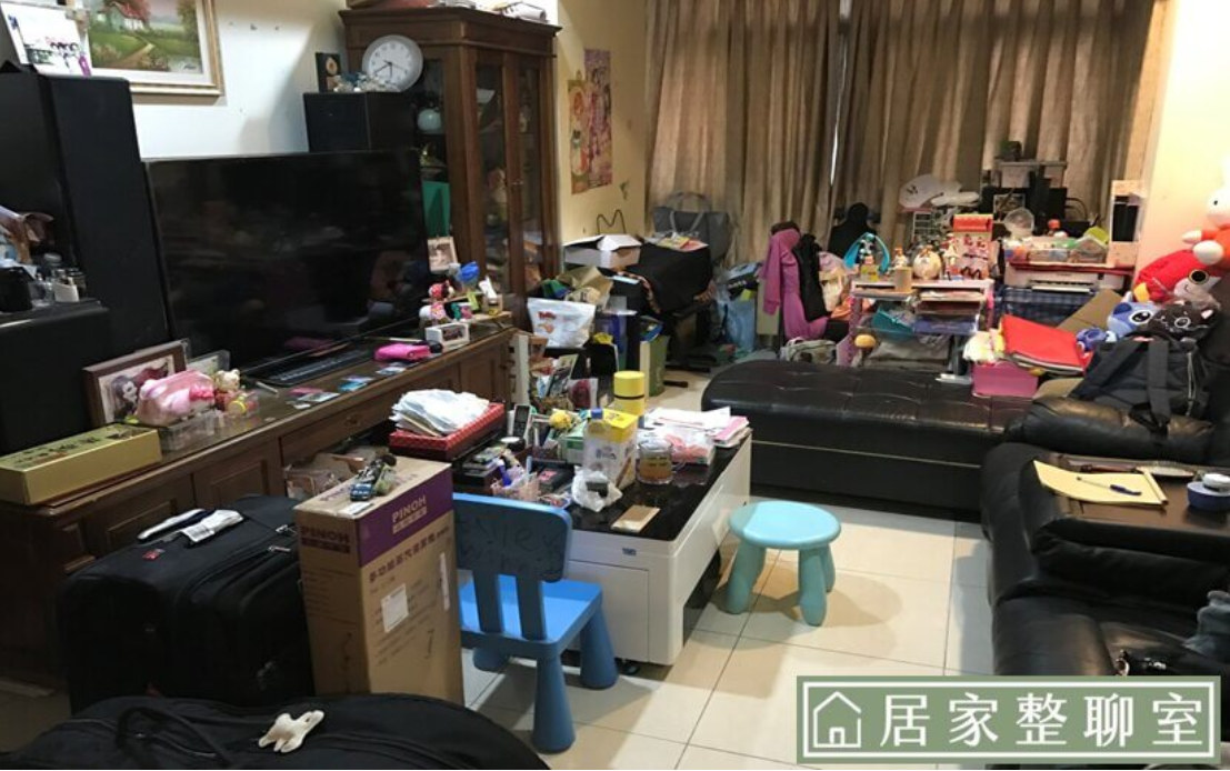 整理案例分享|小家庭客廳物品的堆積